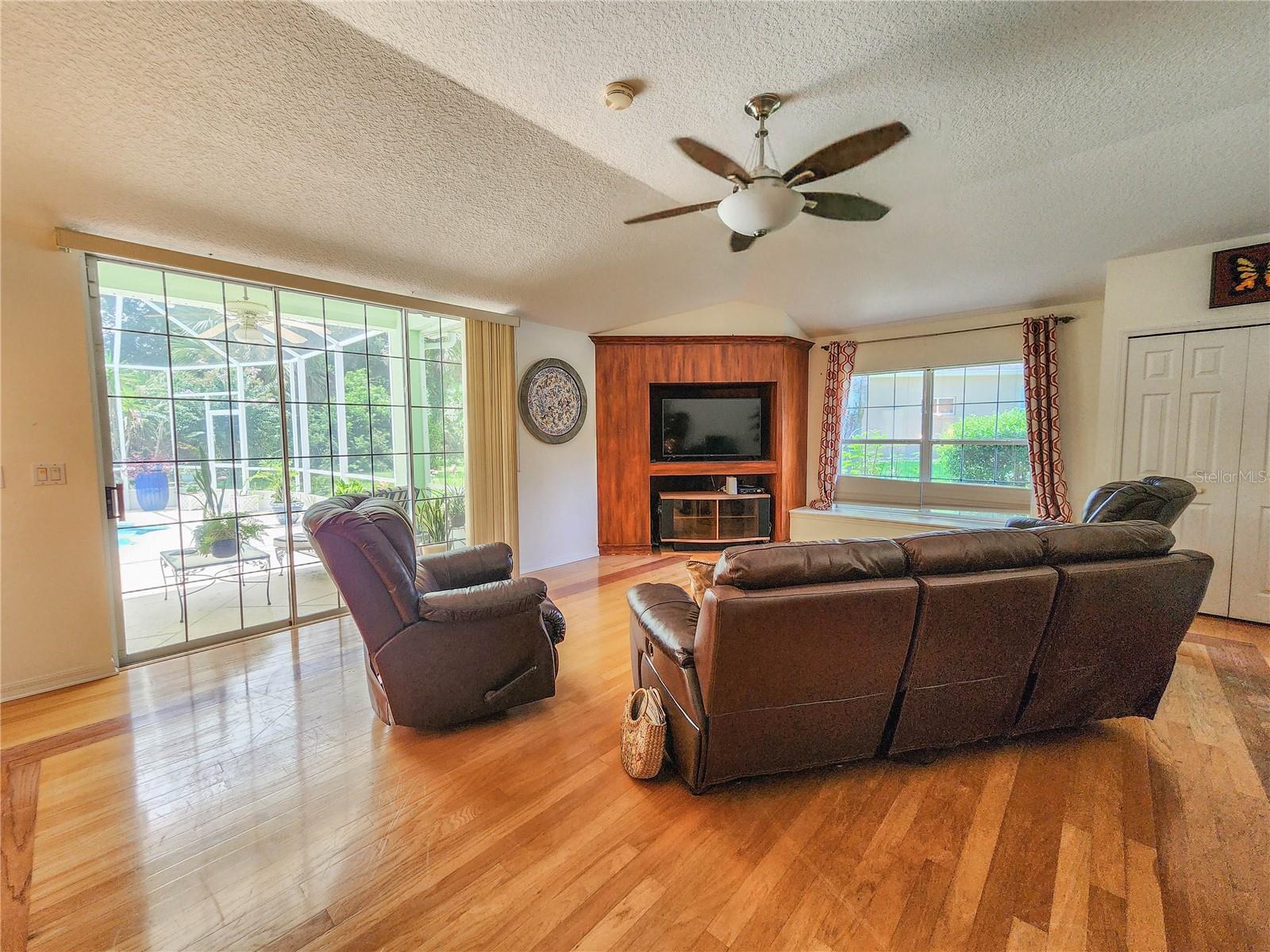 1308 WICKLOW LN — photo 10