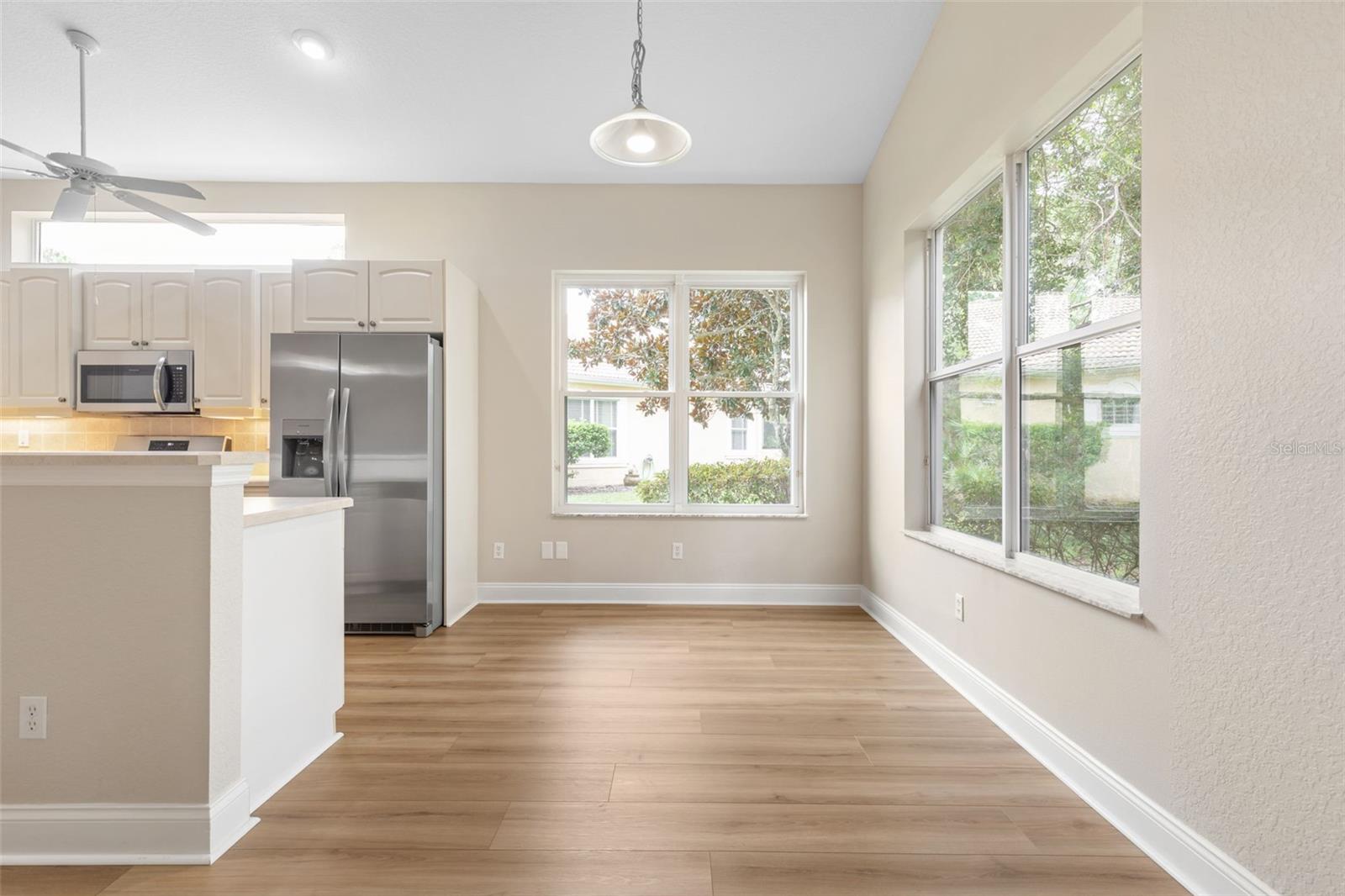 21 VILLAGE VIEW DR — photo 11