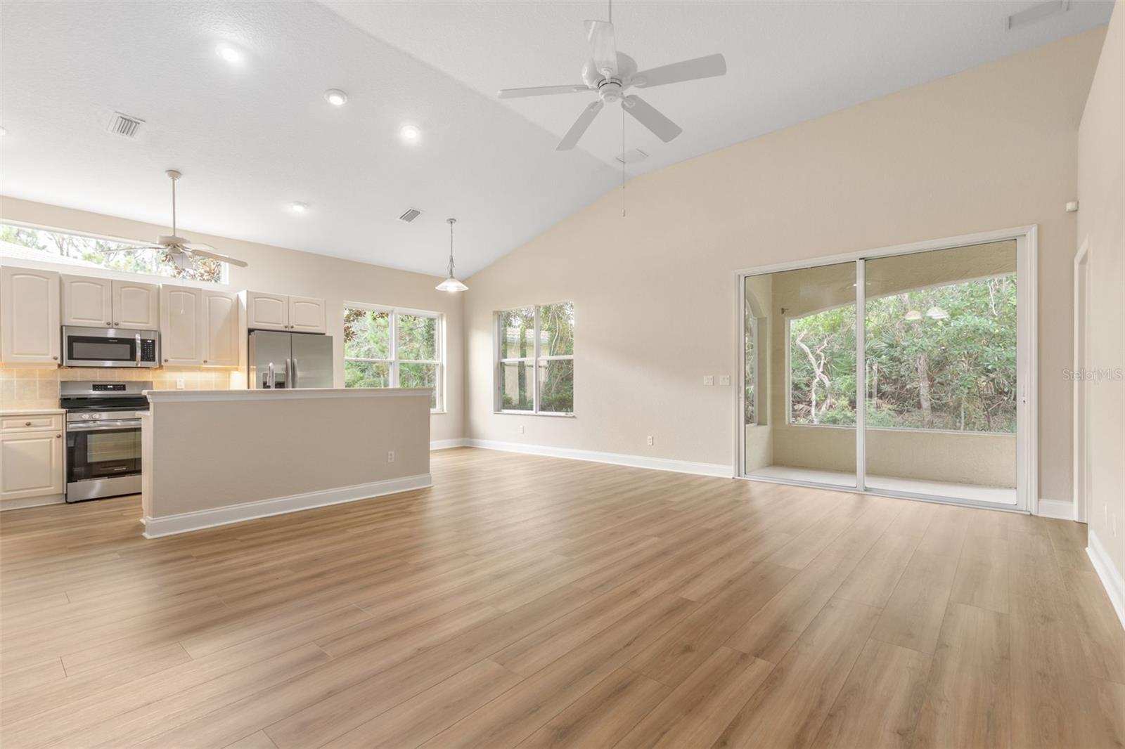 21 VILLAGE VIEW DR — photo 12