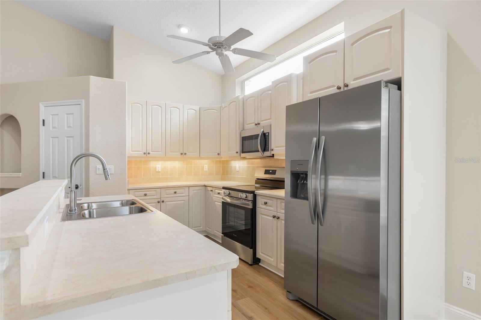 21 VILLAGE VIEW DR — photo 6