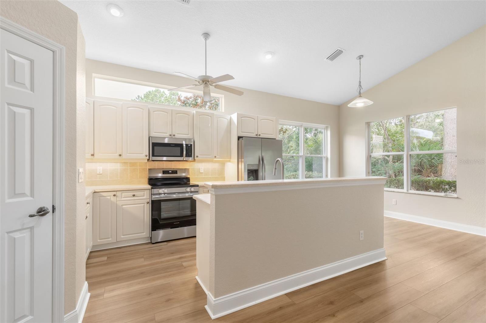 21 VILLAGE VIEW DR — photo 8