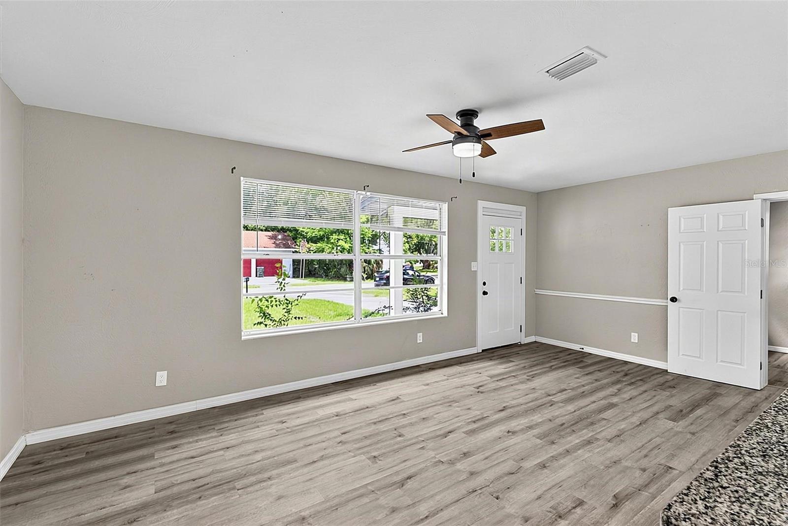 610 ROMA ST — photo 11