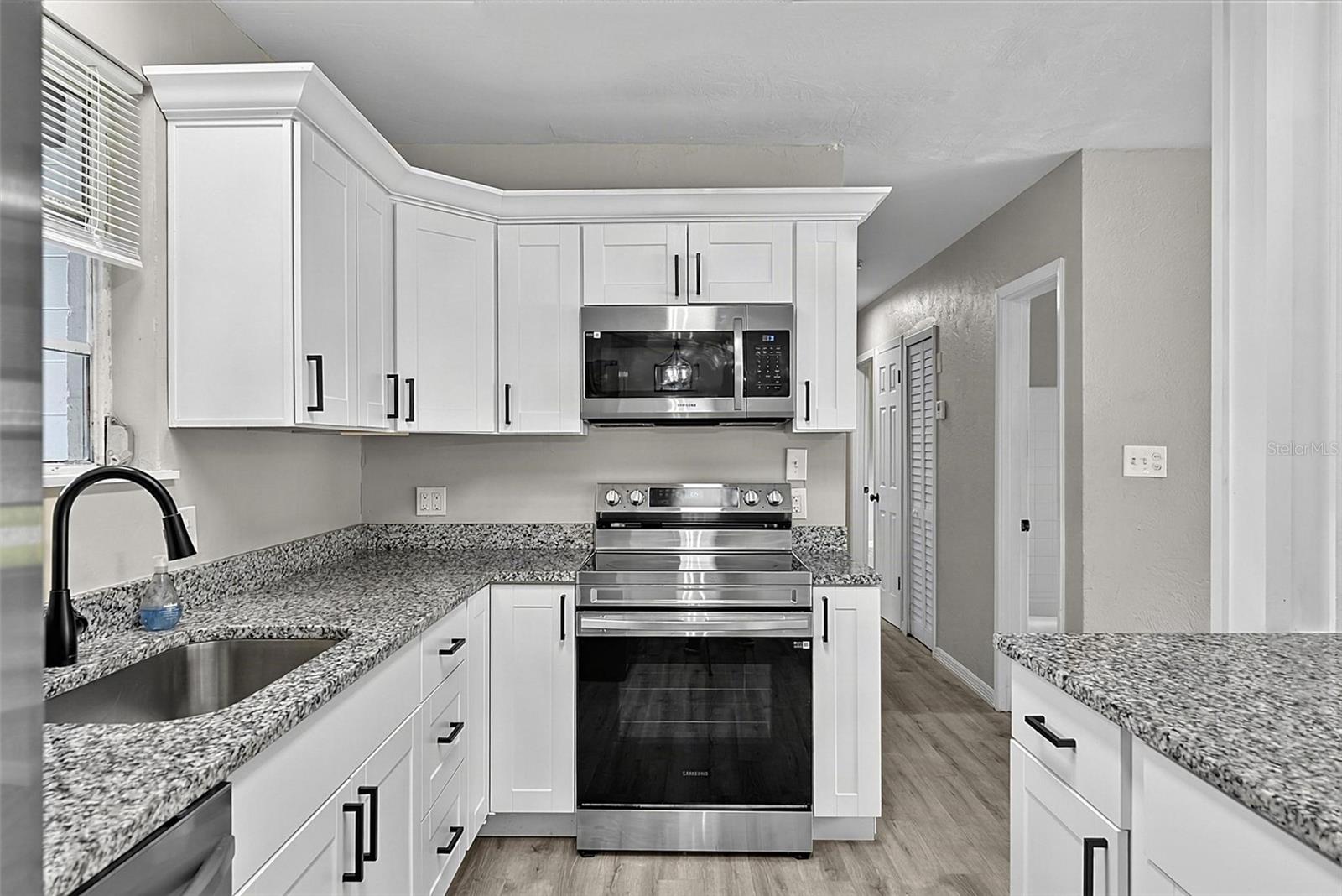 610 ROMA ST — photo 3