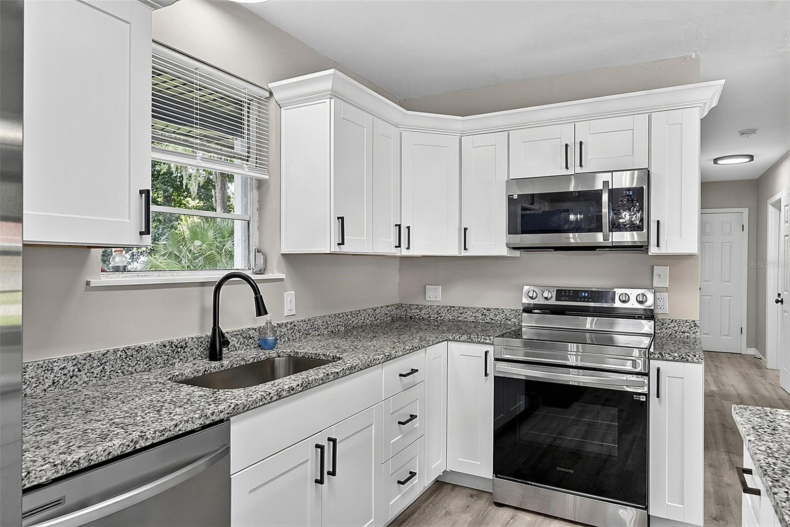 610 ROMA ST — photo 6