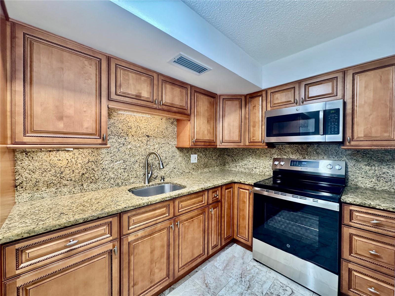 2727 N ATLANTIC AVE #110 — photo 6