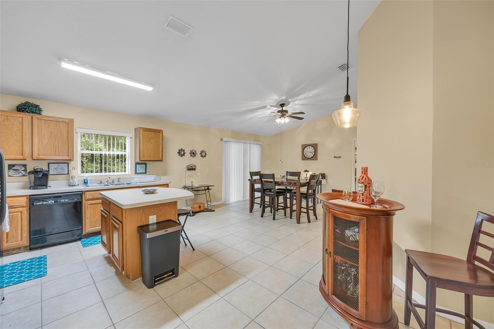 27 PATRIC DR — photo 9