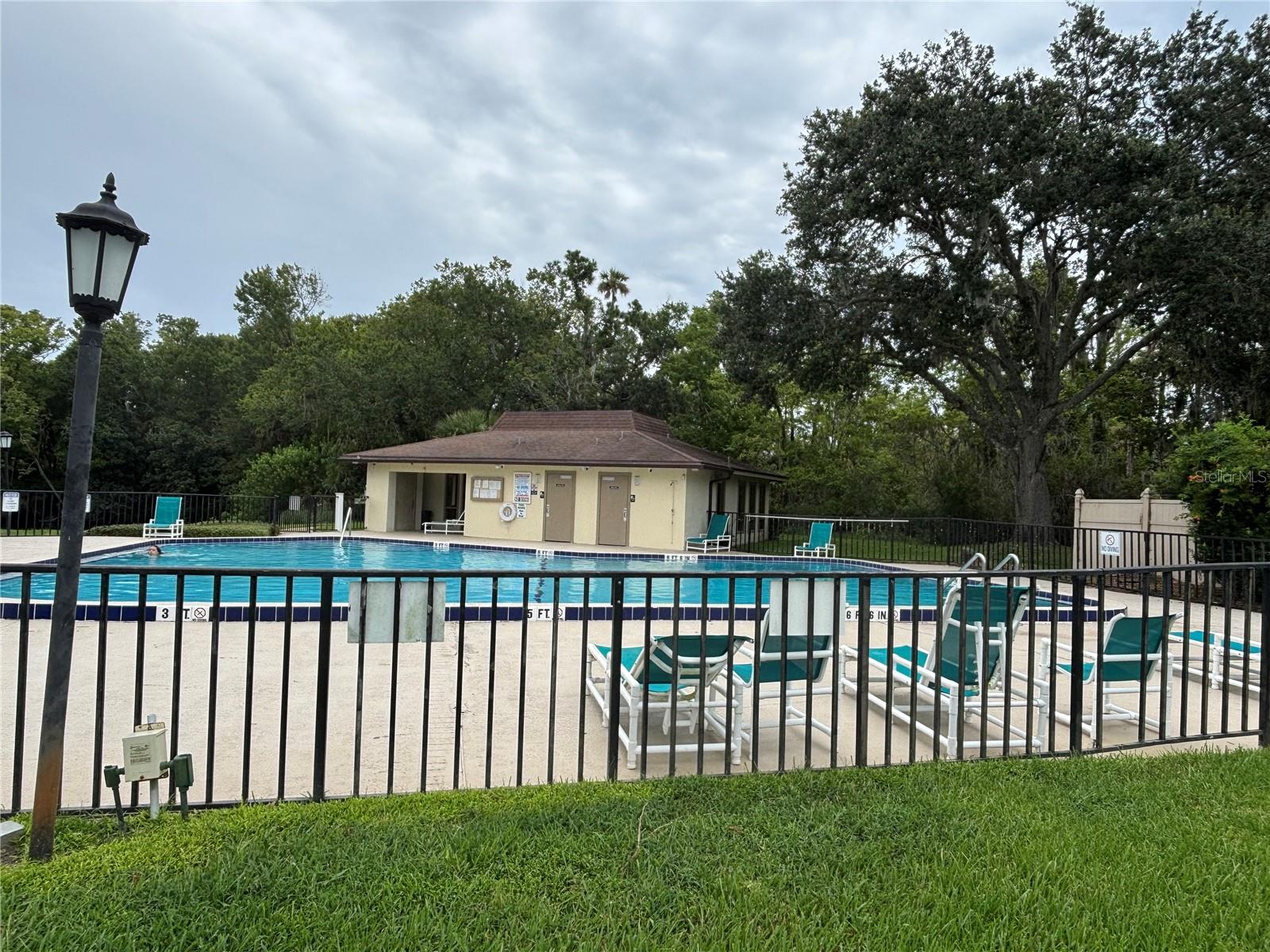 21 OAKWOOD PARK — photo 3