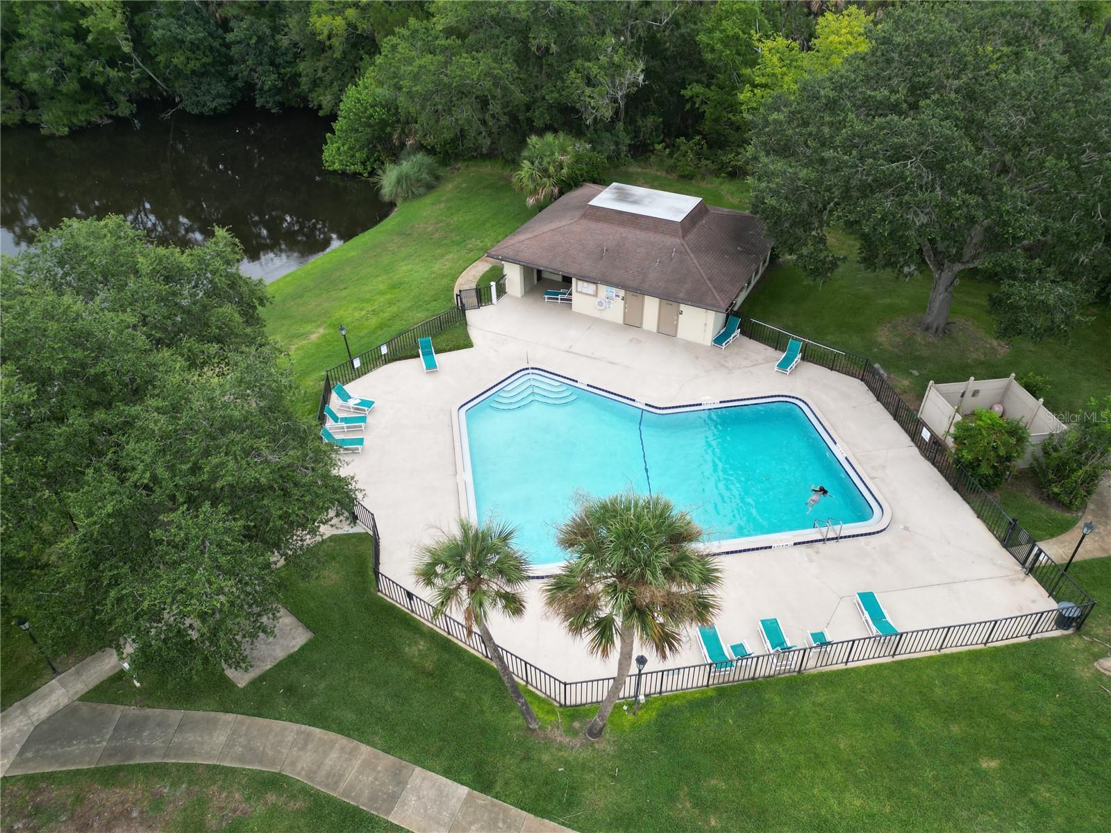 21 OAKWOOD PARK — photo 4
