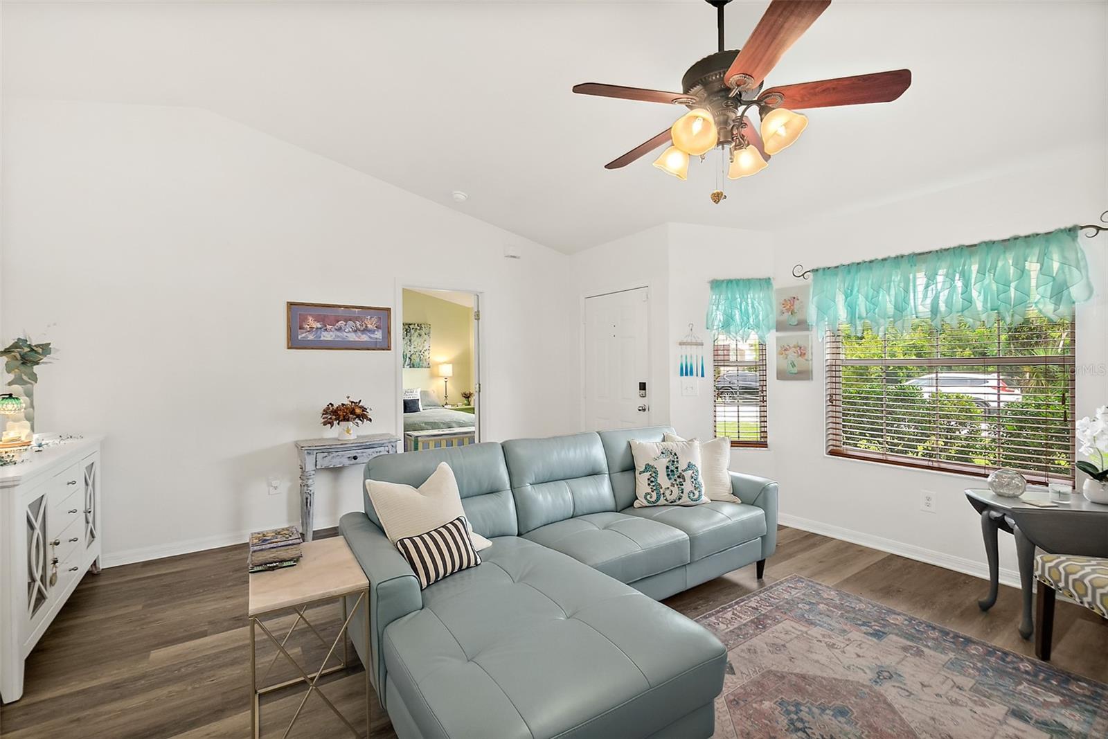 45 PERSHING LN — photo 8