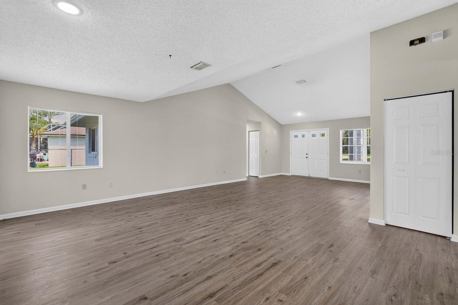 22 PINELYNN LN — photo 6