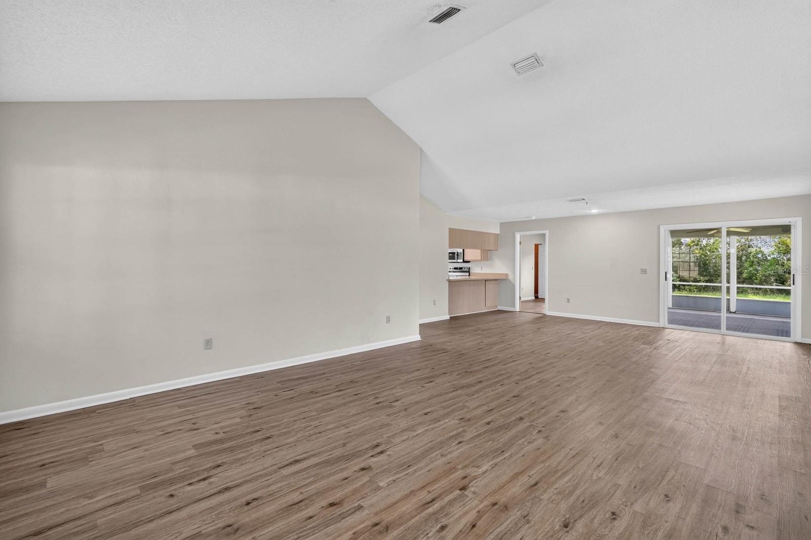 22 PINELYNN LN — photo 8