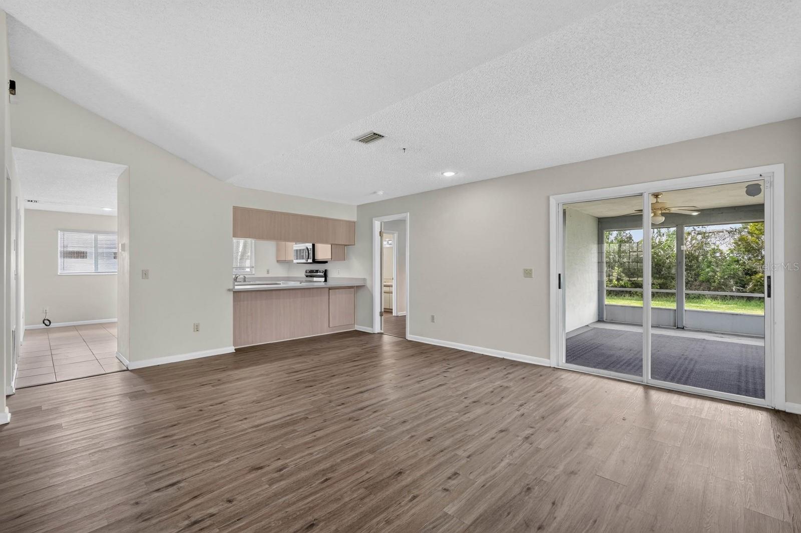 22 PINELYNN LN — photo 9