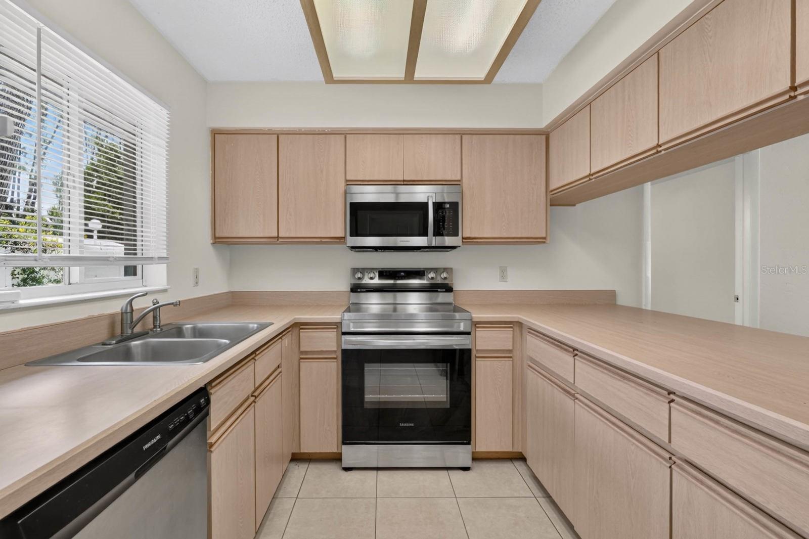 22 PINELYNN LN — photo 10