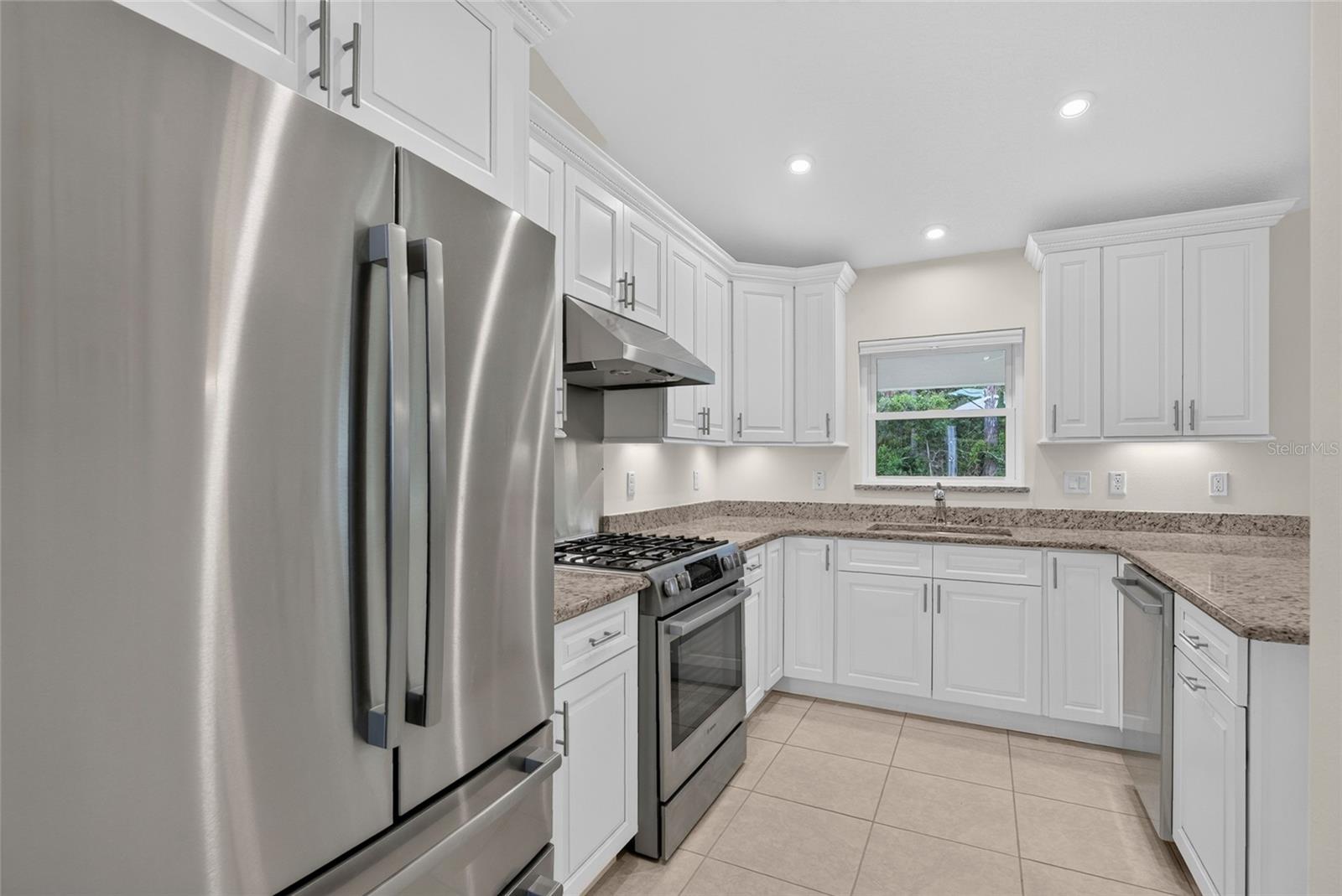 39 WHITE HOUSE DR — photo 12