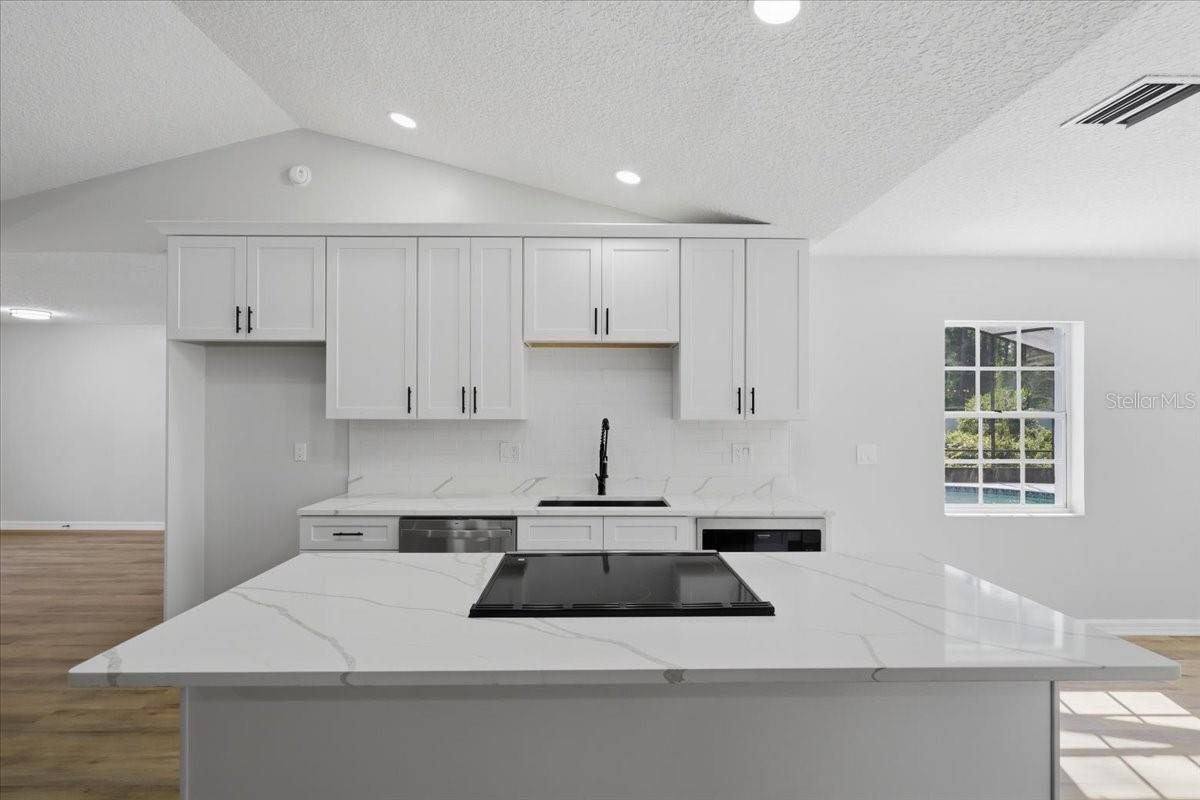 2 ELDER PL — photo 3