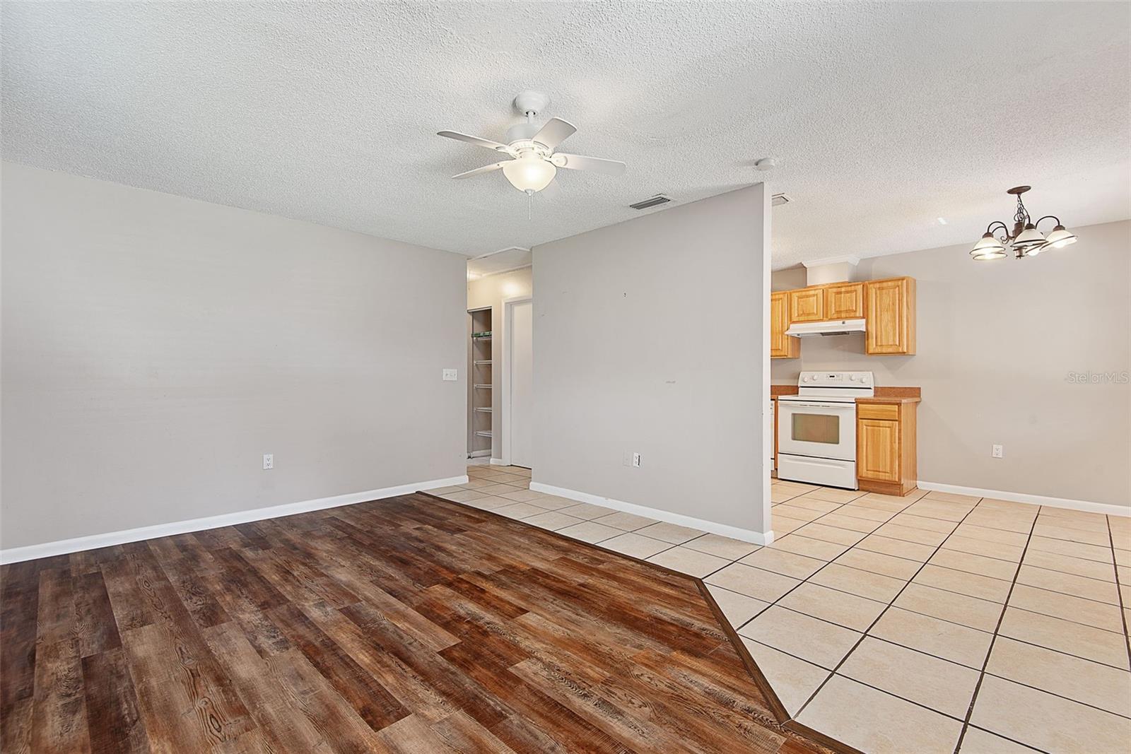 33 WELLWOOD LN — photo 9