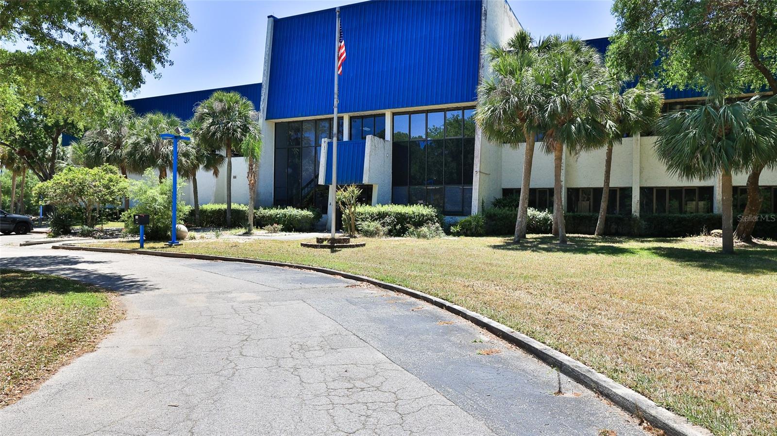 2 COMMERCE BLVD — photo 3