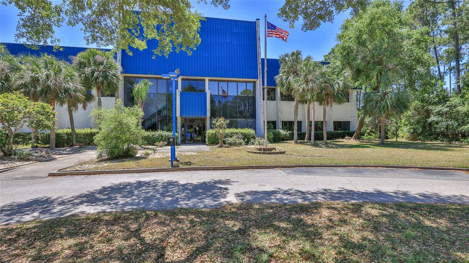 2 COMMERCE BLVD