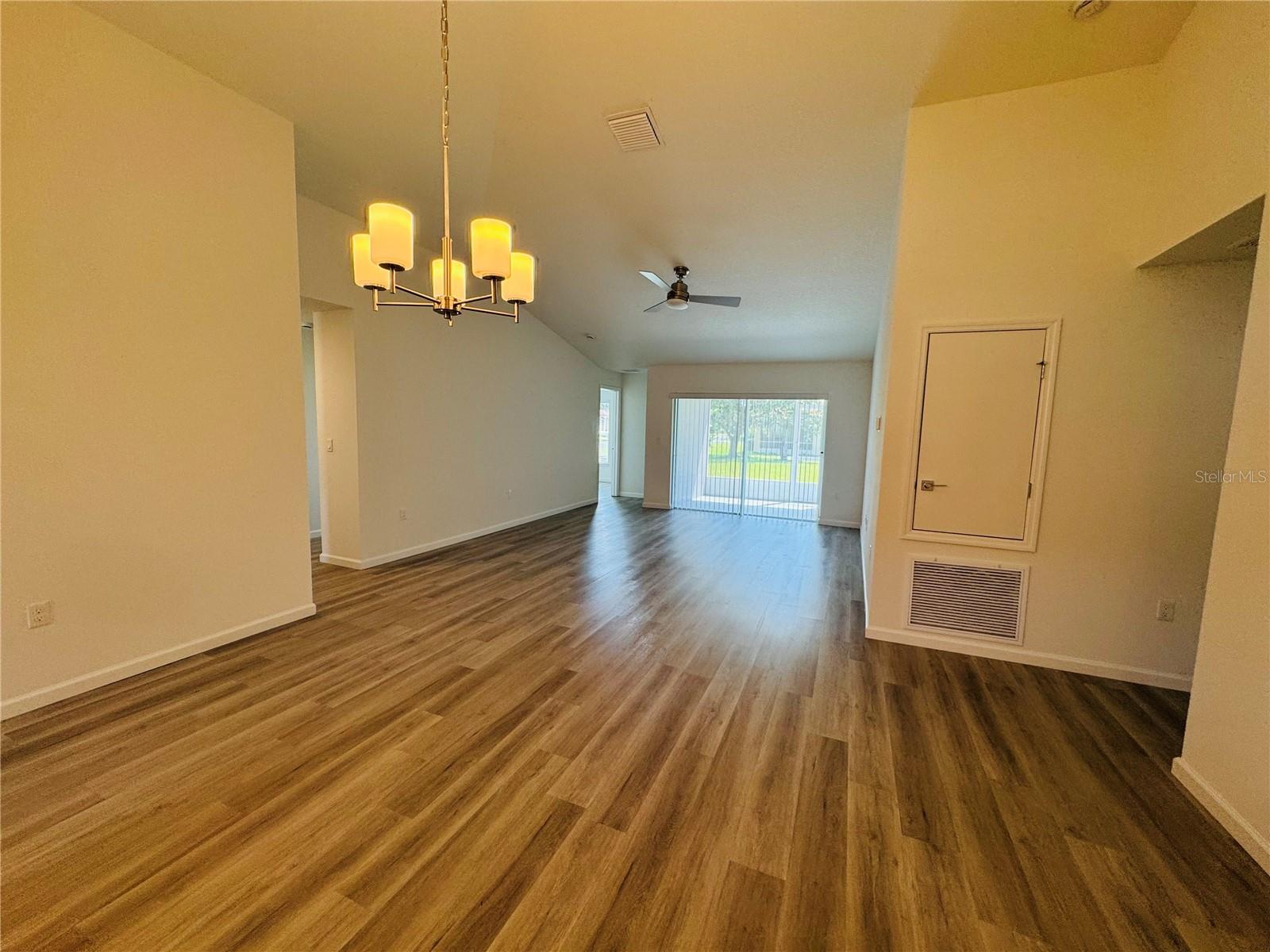 72 LANCELOT DR — photo 4