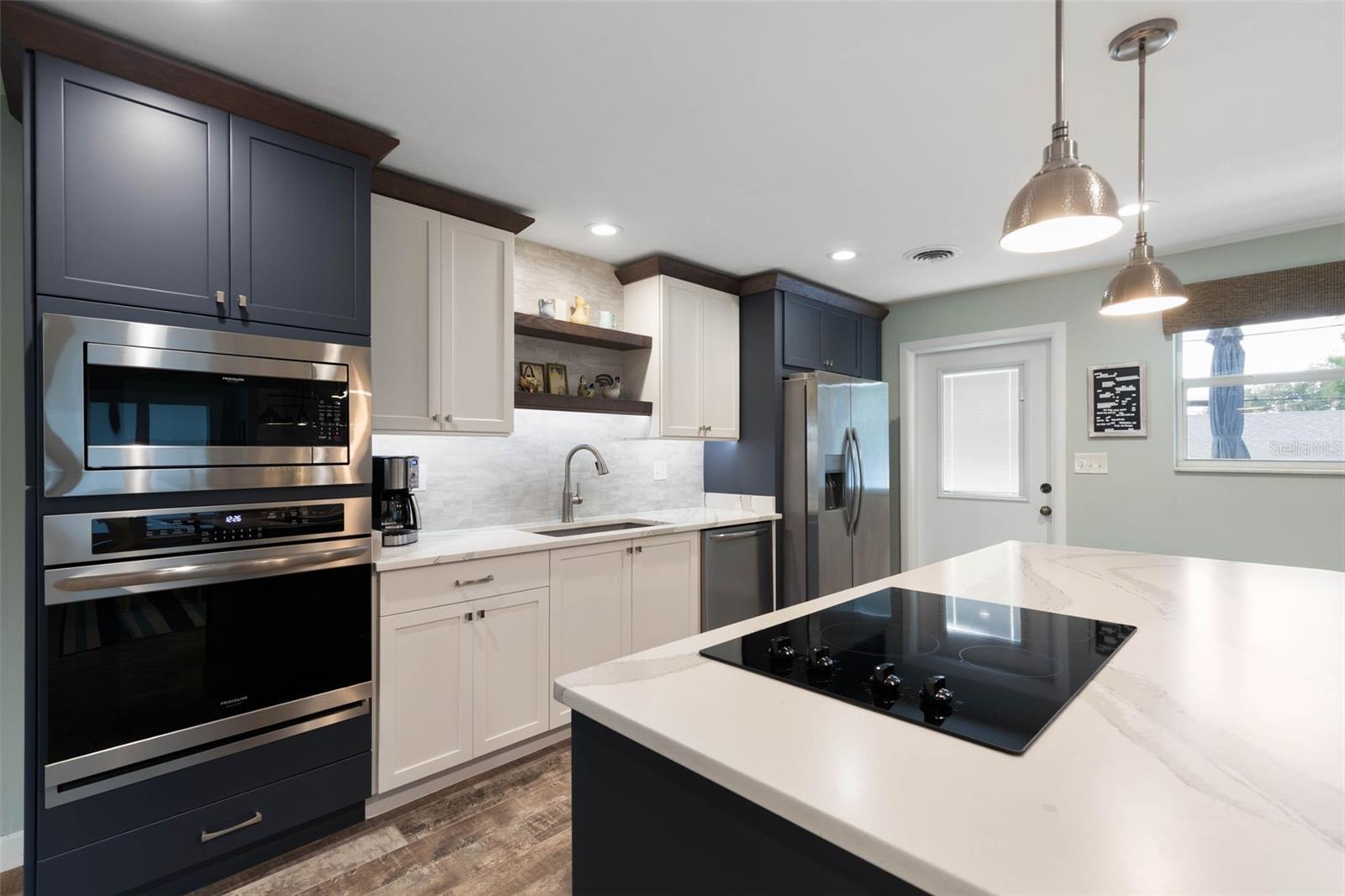 76 BANYAN DR — photo 3