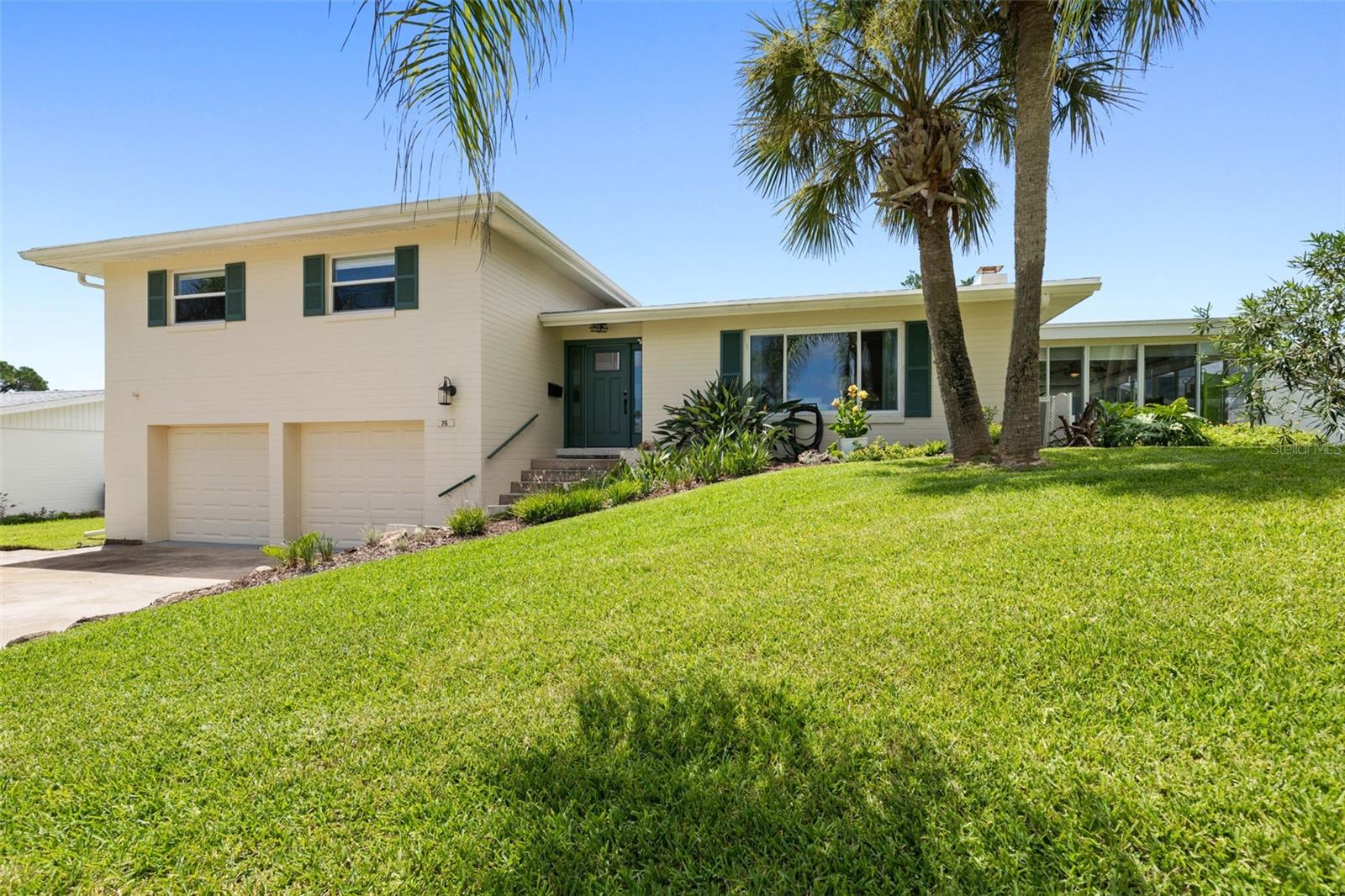 76 BANYAN DR