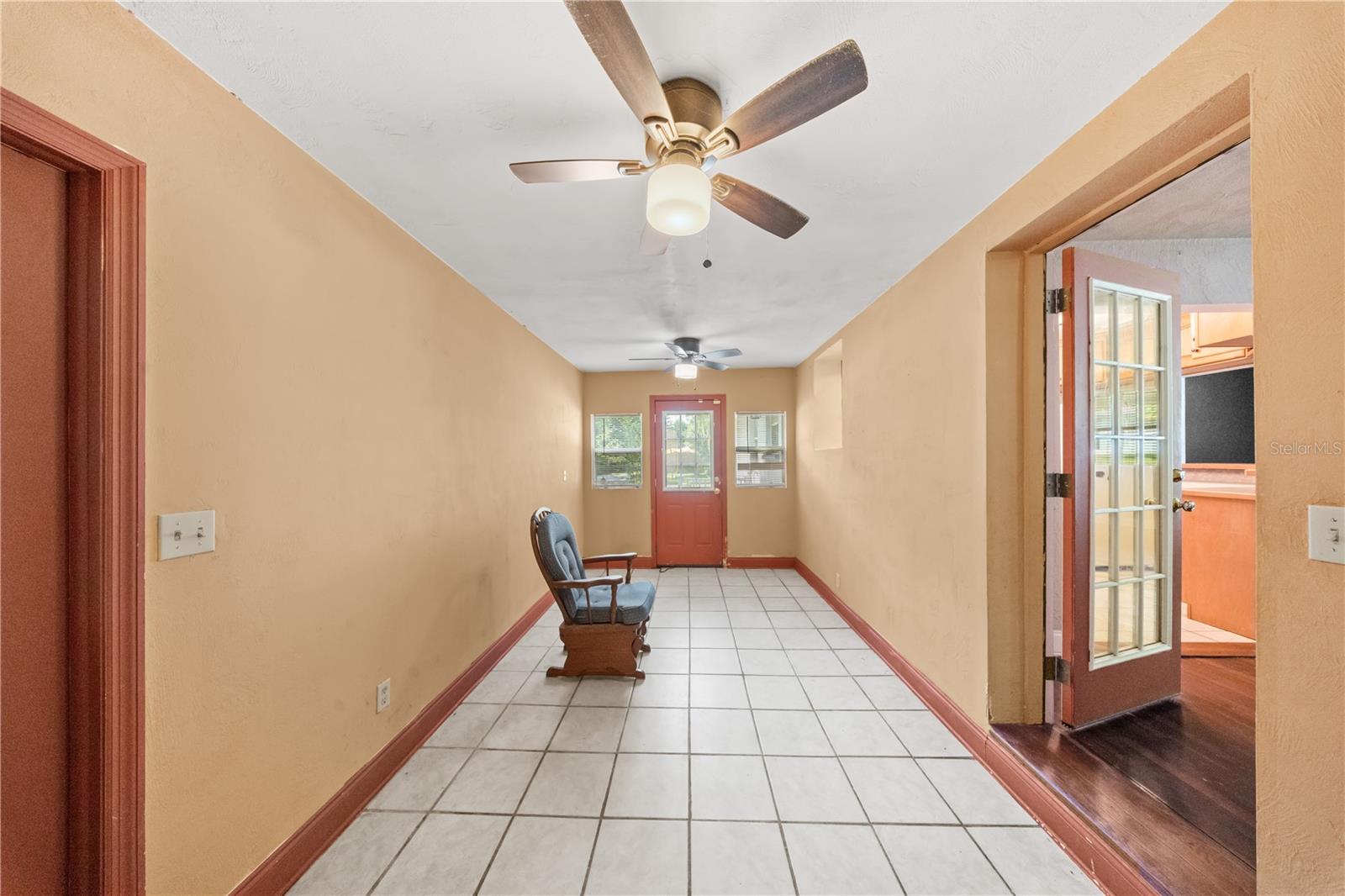 553 S LANVALE AVE — photo 12