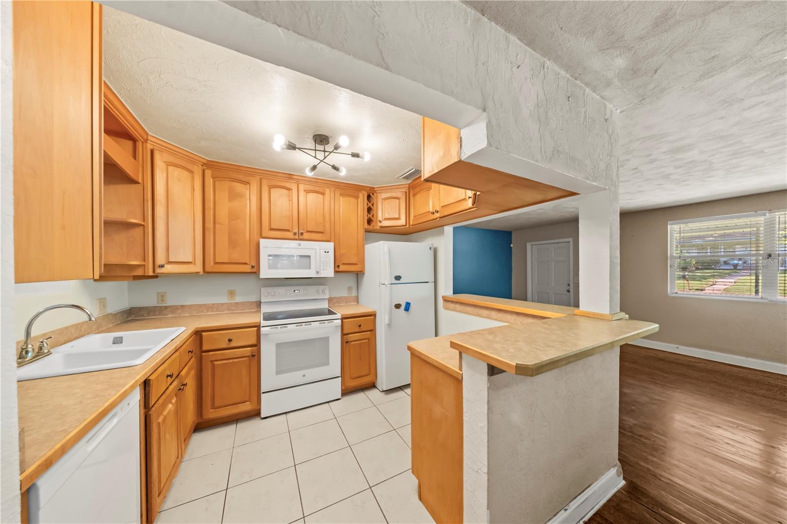 553 S LANVALE AVE — photo 8