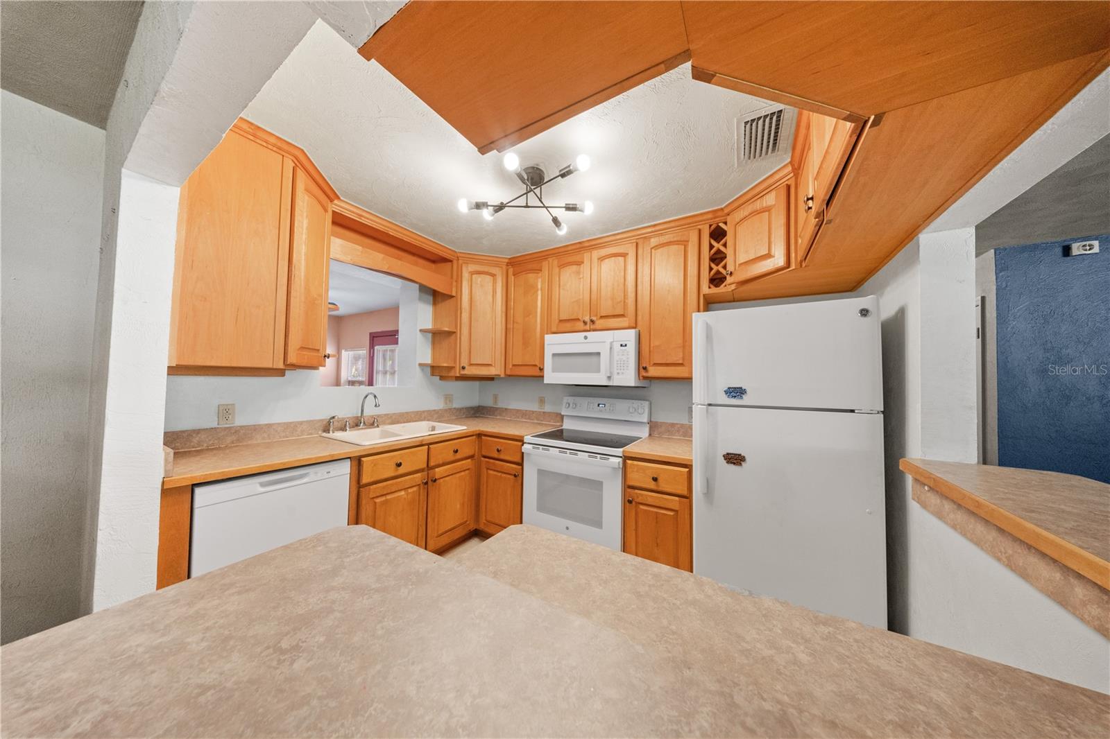 553 S LANVALE AVE — photo 9