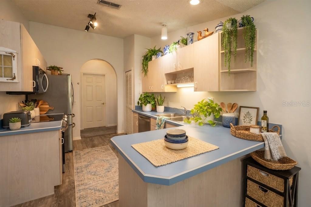 6 BOXWOOD LN — photo 11