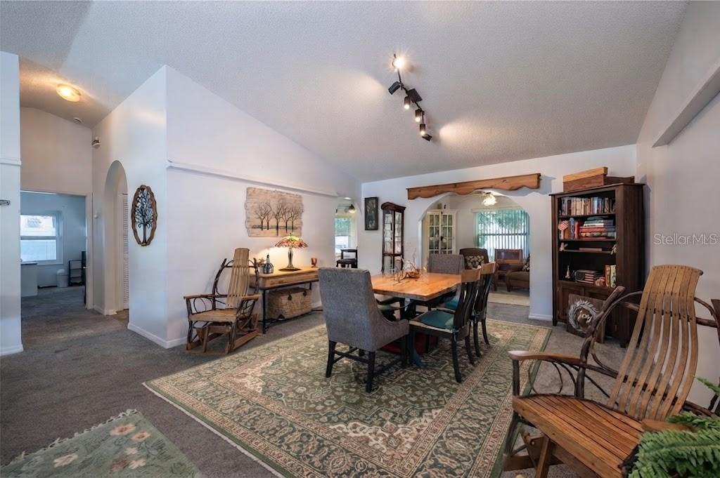6 BOXWOOD LN — photo 3