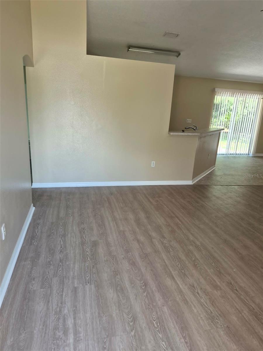 7 ROLLAND LN — photo 4