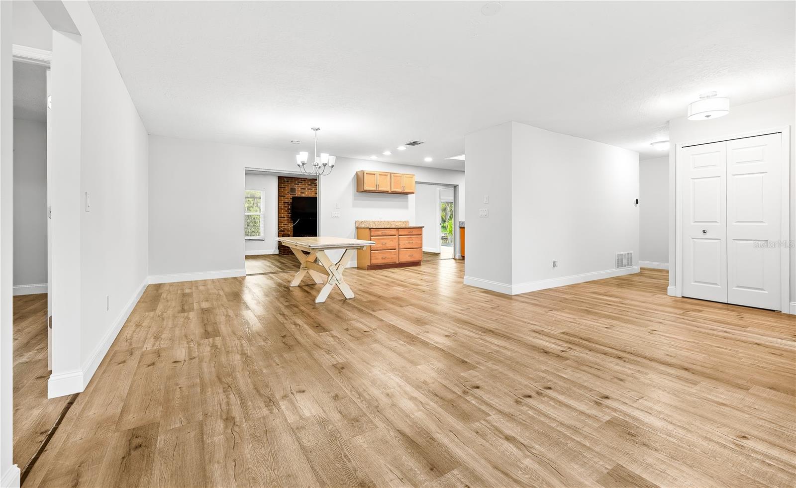 10 FELICIA CT — photo 9