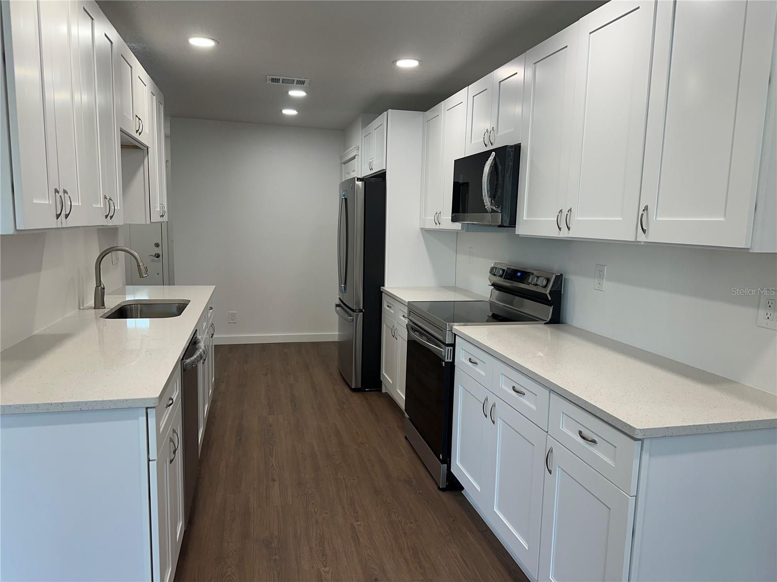 109 FLORIDA PARK DR — photo 3