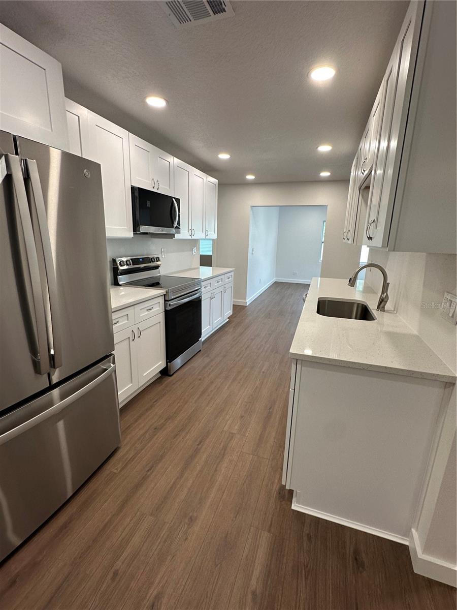 109 FLORIDA PARK DR — photo 5