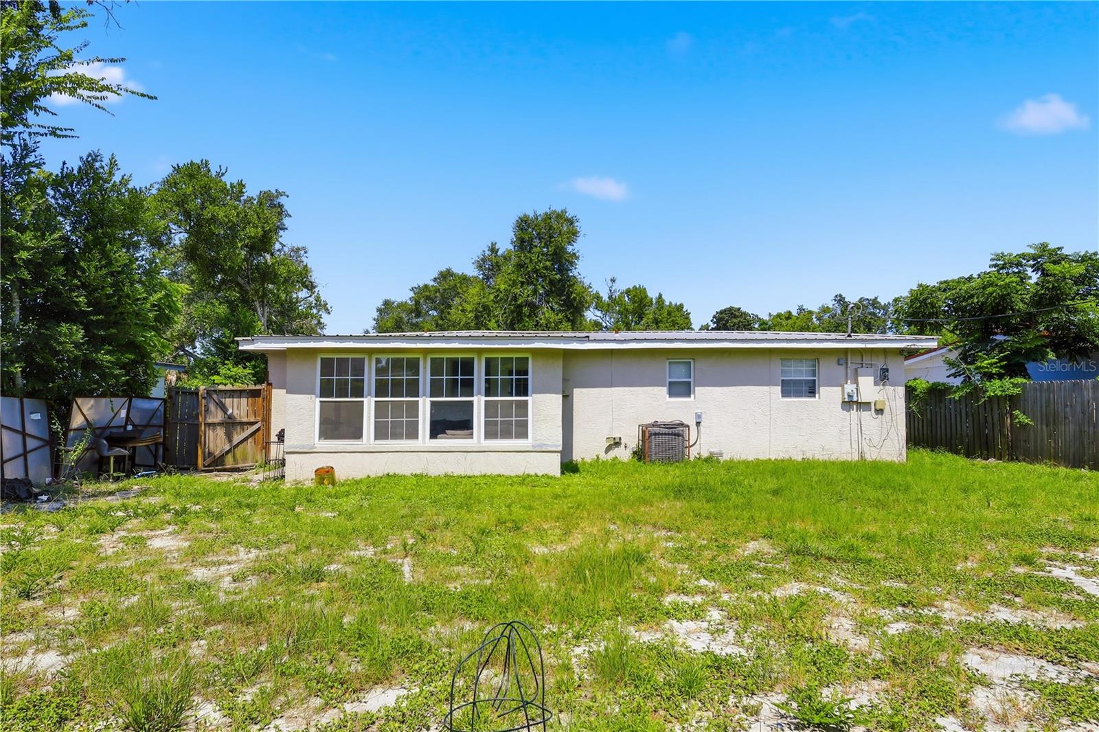 934 LEWIS DR — photo 4