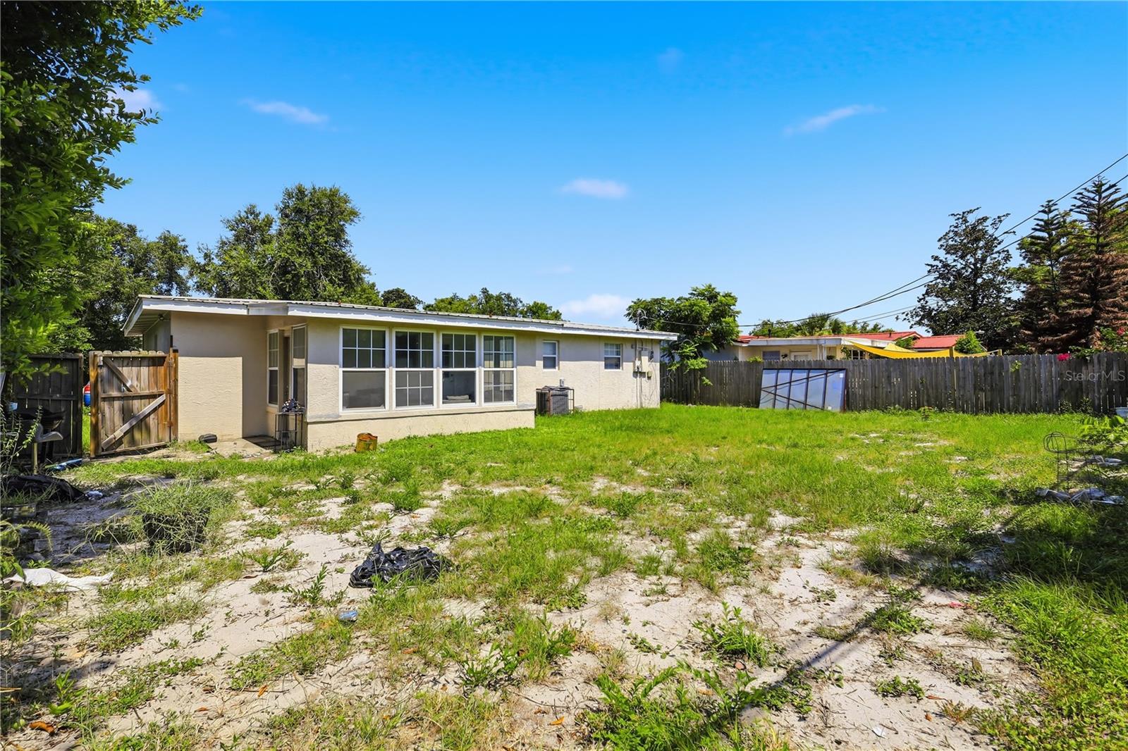 934 LEWIS DR — photo 8