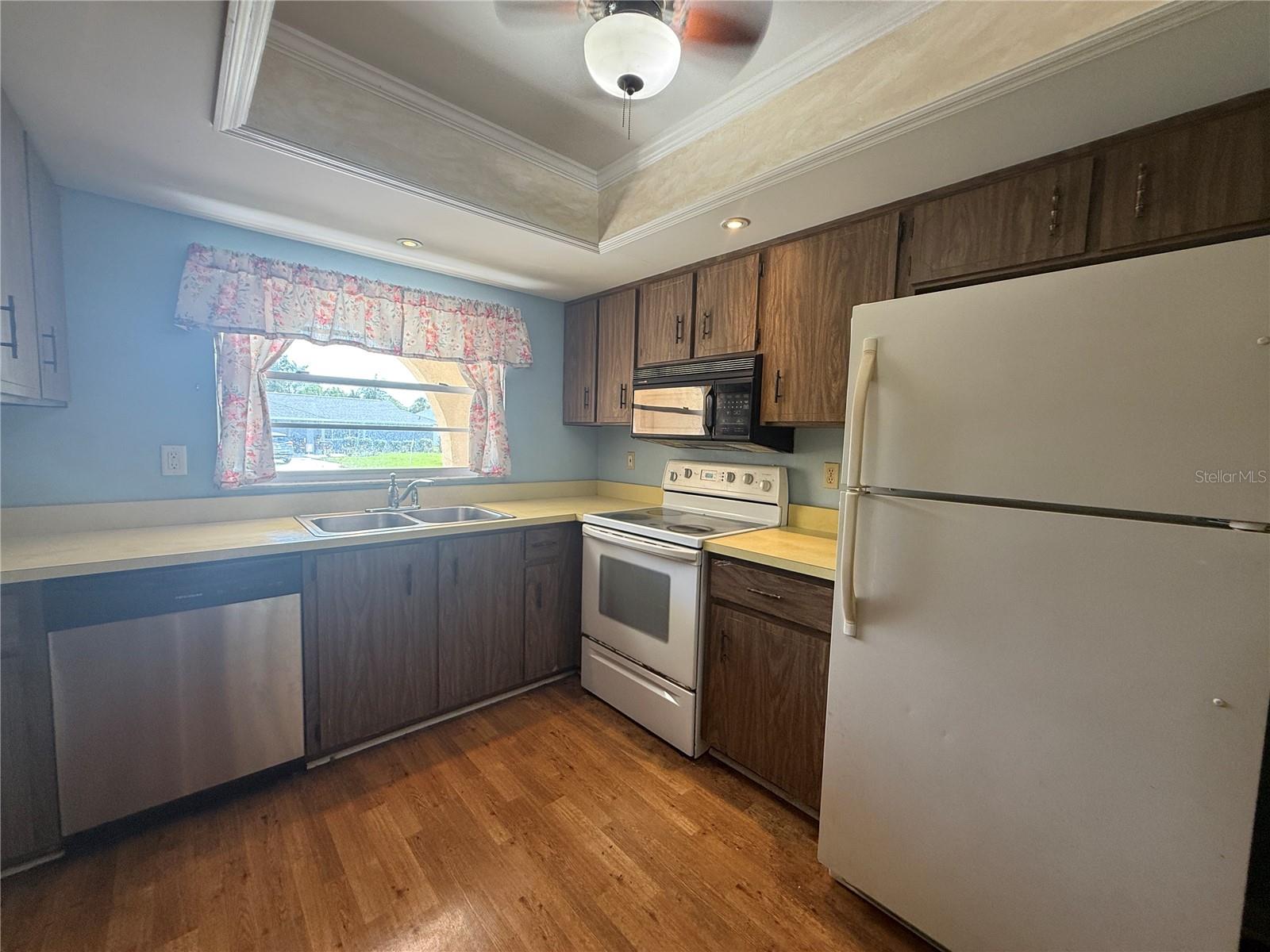 188 BEECHWOOD LN — photo 9
