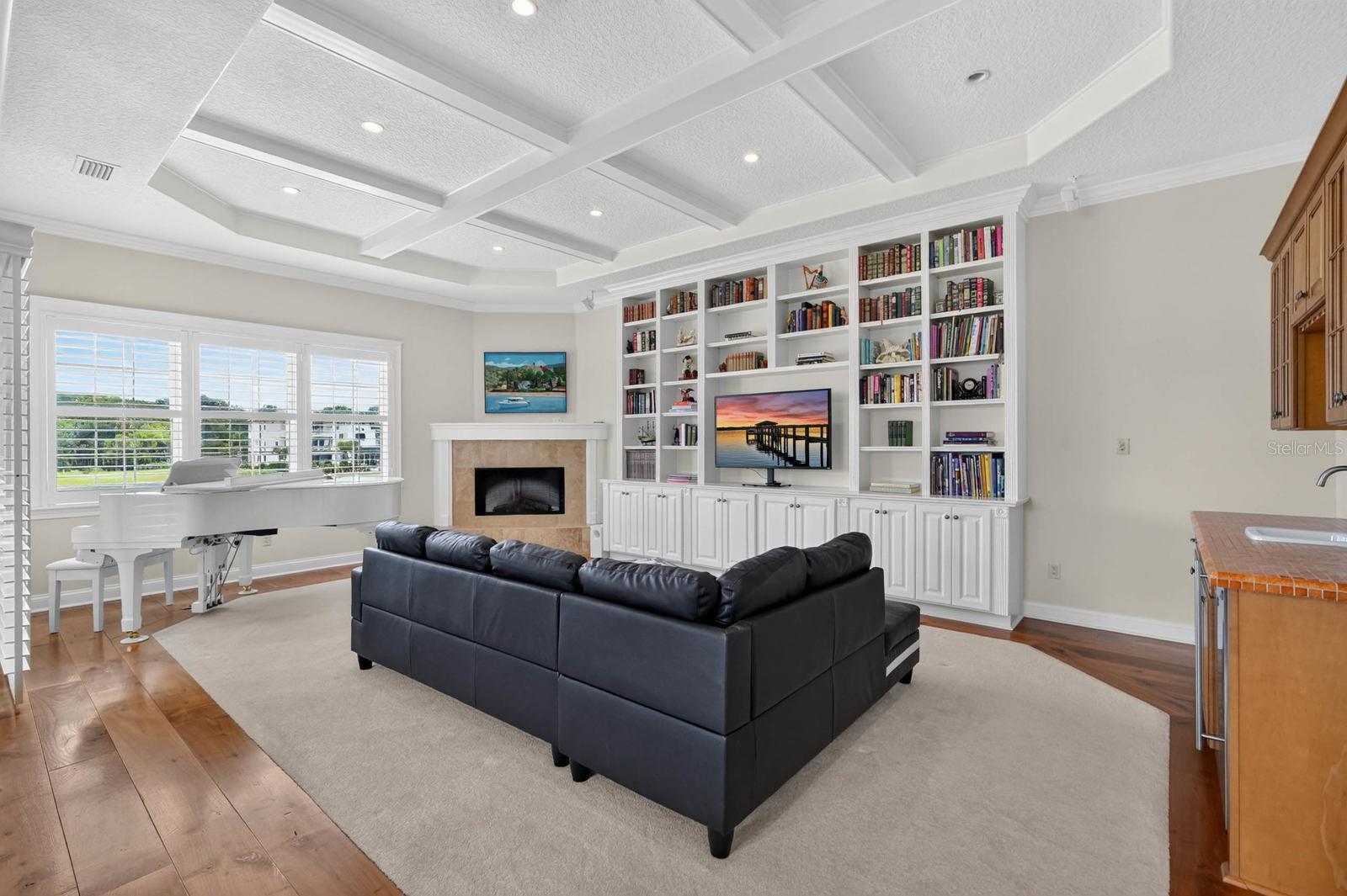 303 YACHT HARBOR DR — photo 4