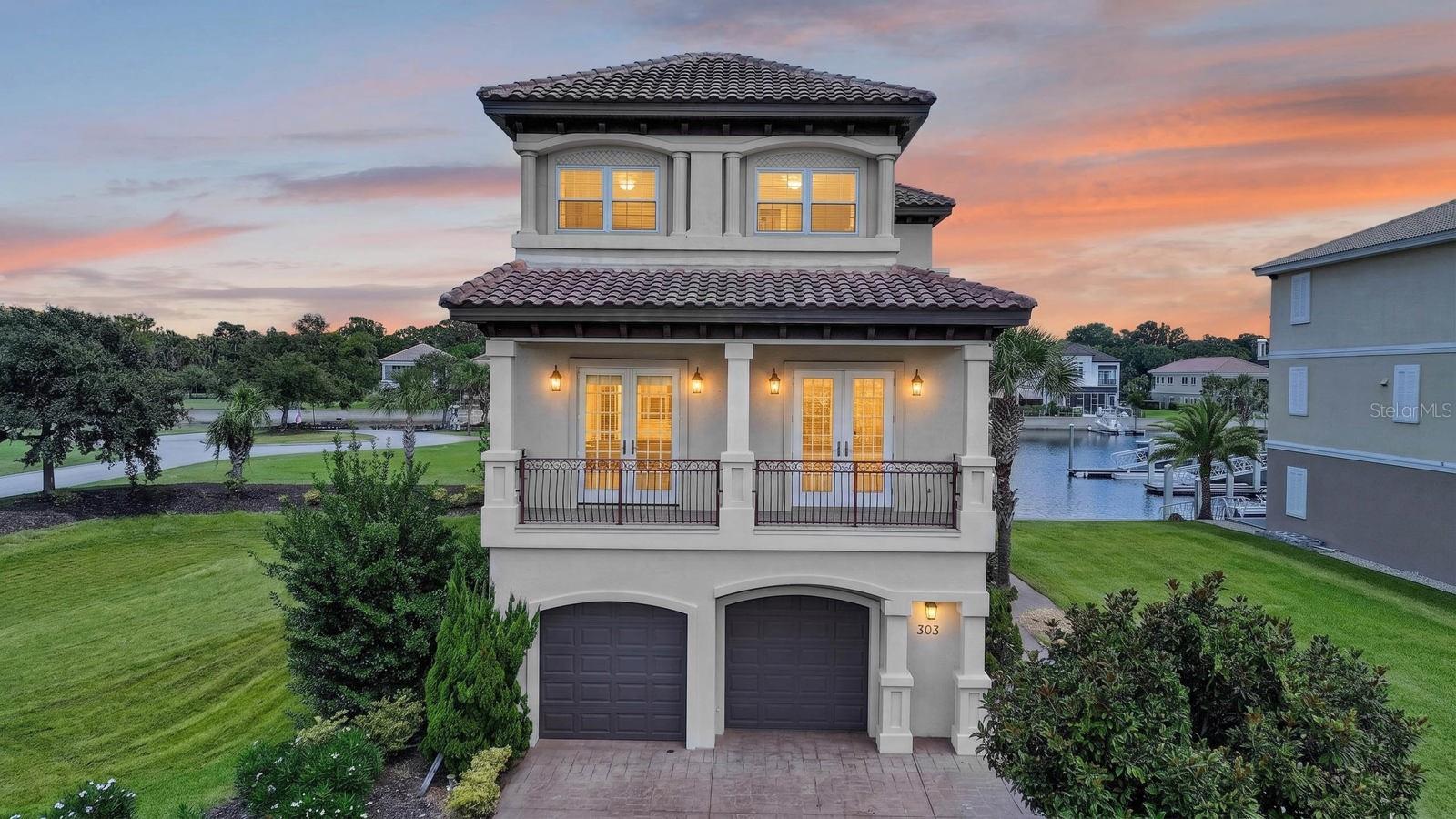 303 YACHT HARBOR DR