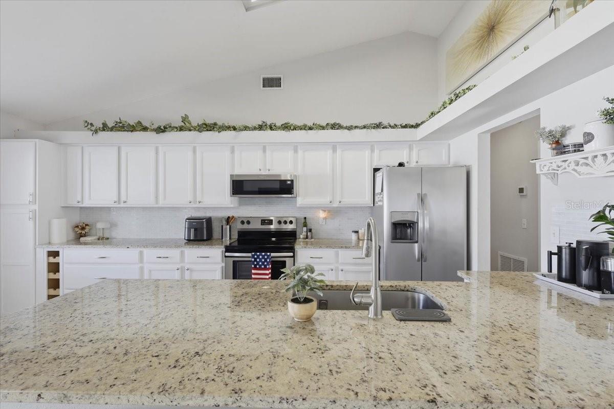 13 BURNHAM LN — photo 4