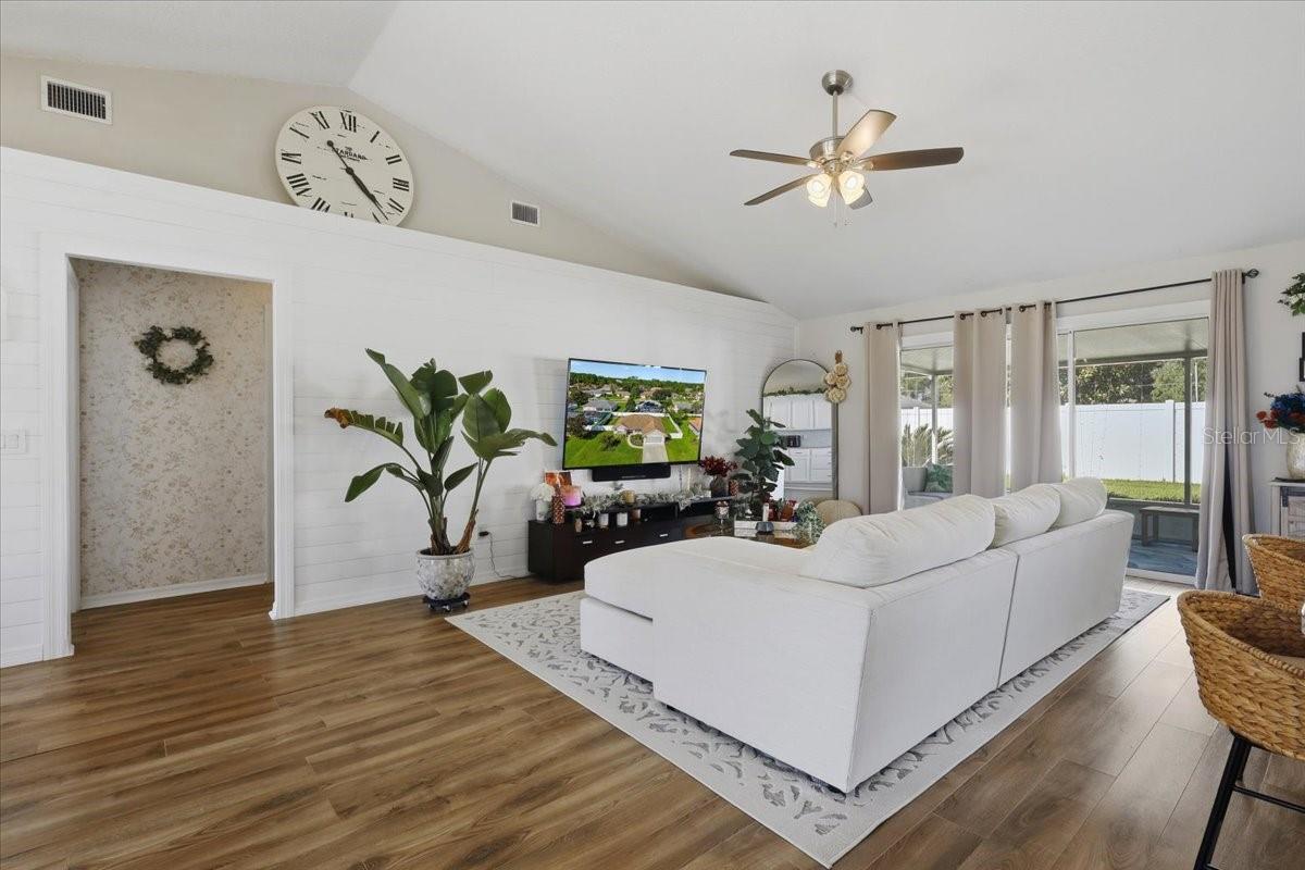 13 BURNHAM LN — photo 7