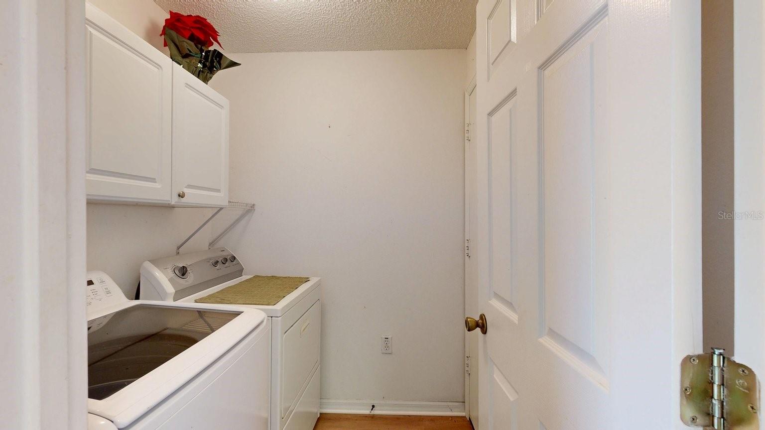 14 FERNMILL LN — photo 11