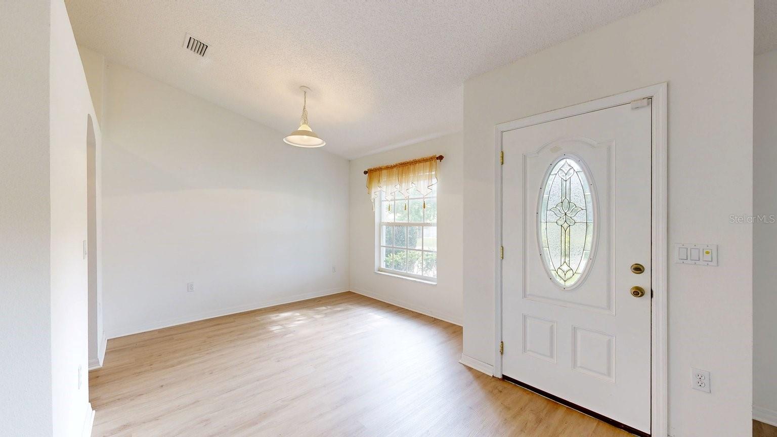 14 FERNMILL LN — photo 3