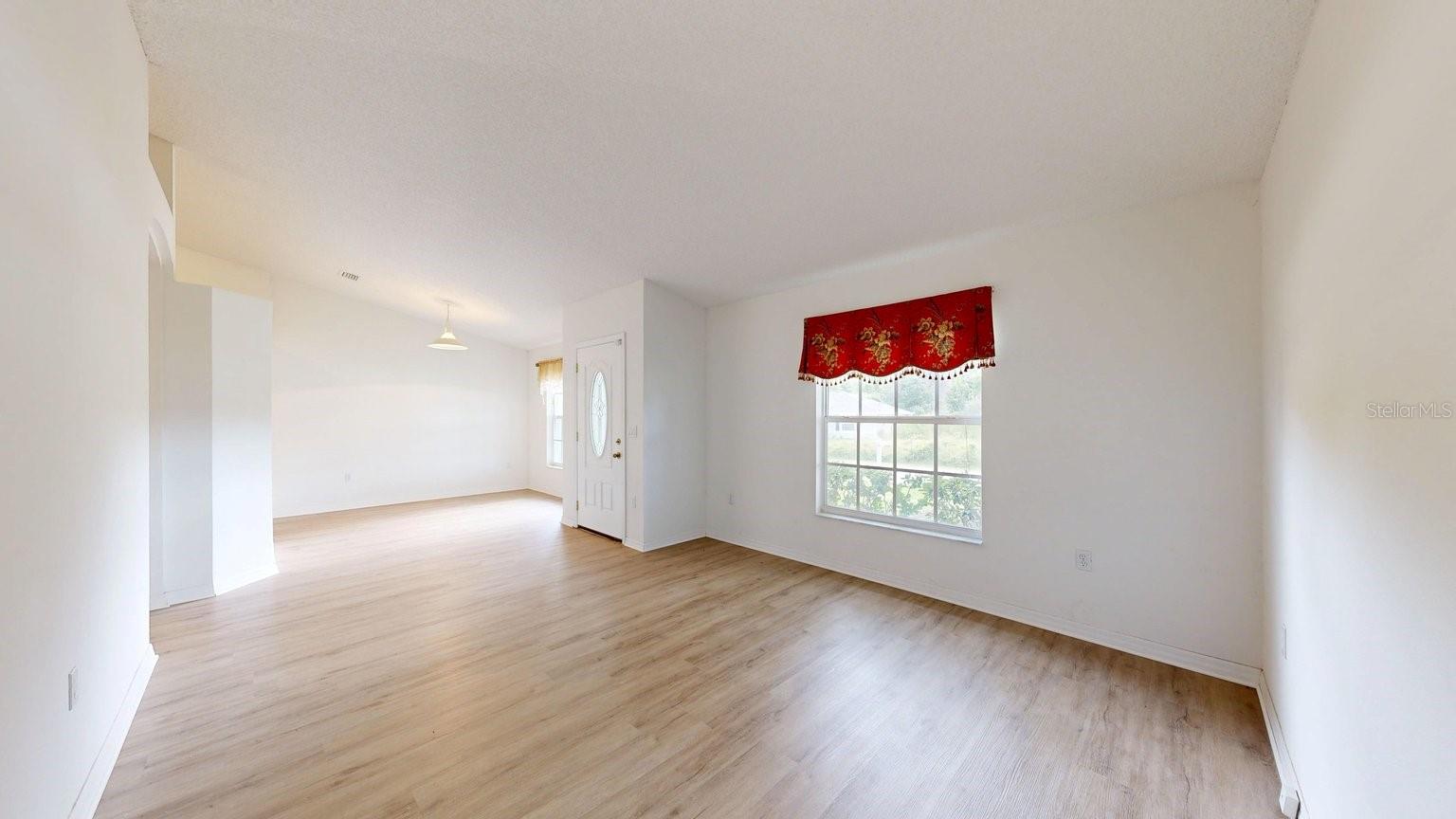 14 FERNMILL LN — photo 5