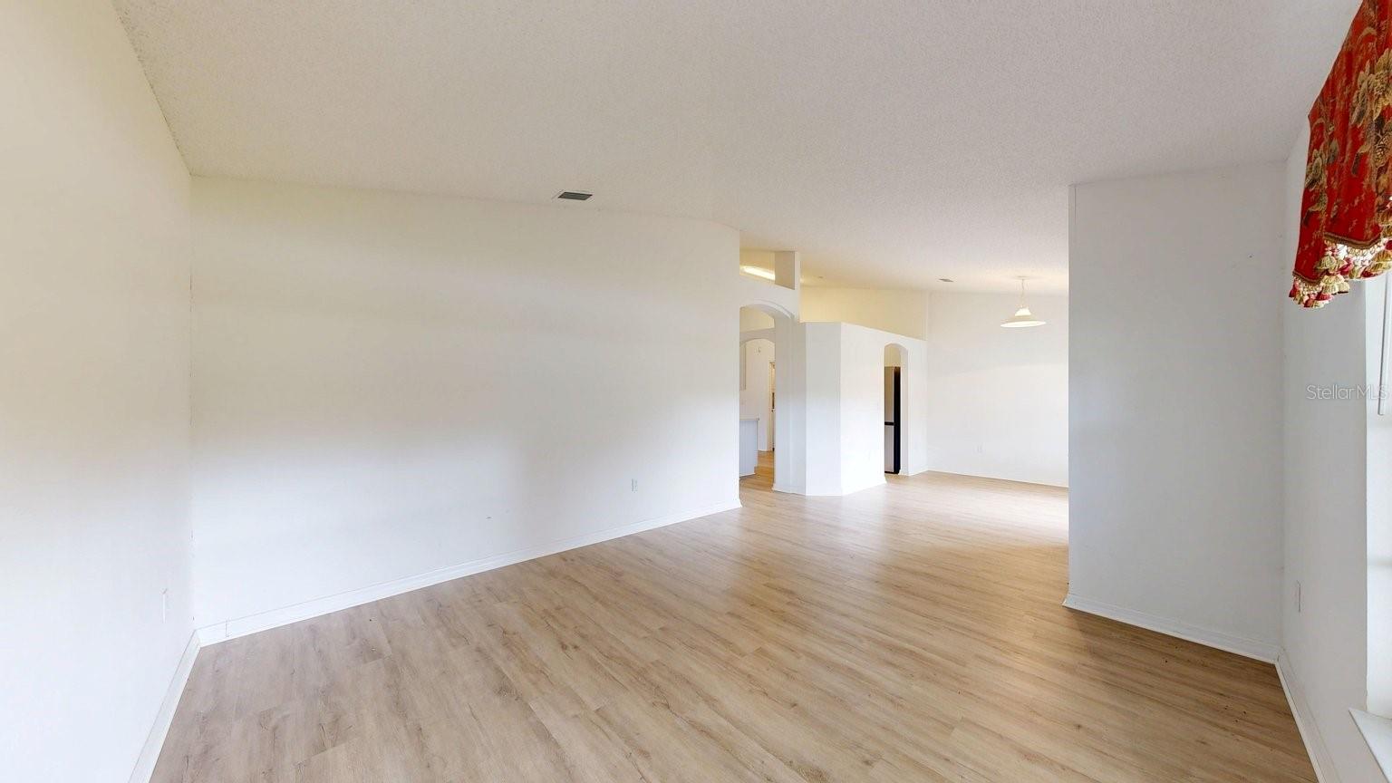 14 FERNMILL LN — photo 6