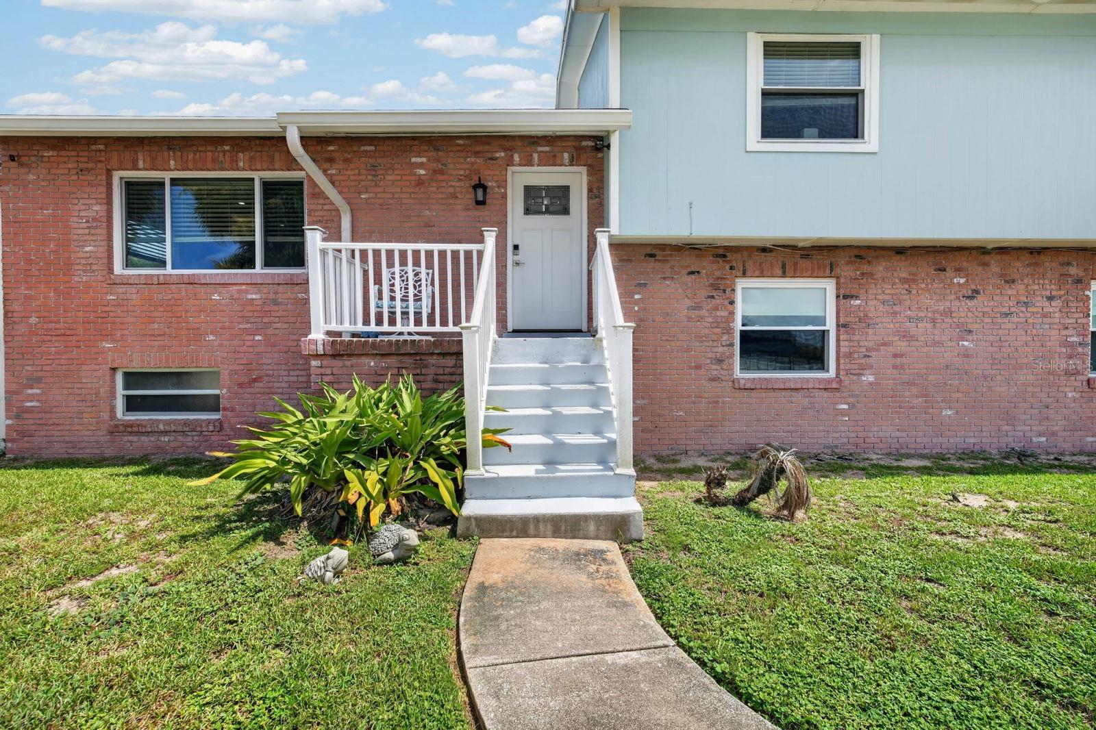 10 TIPPERARY LN — photo 3