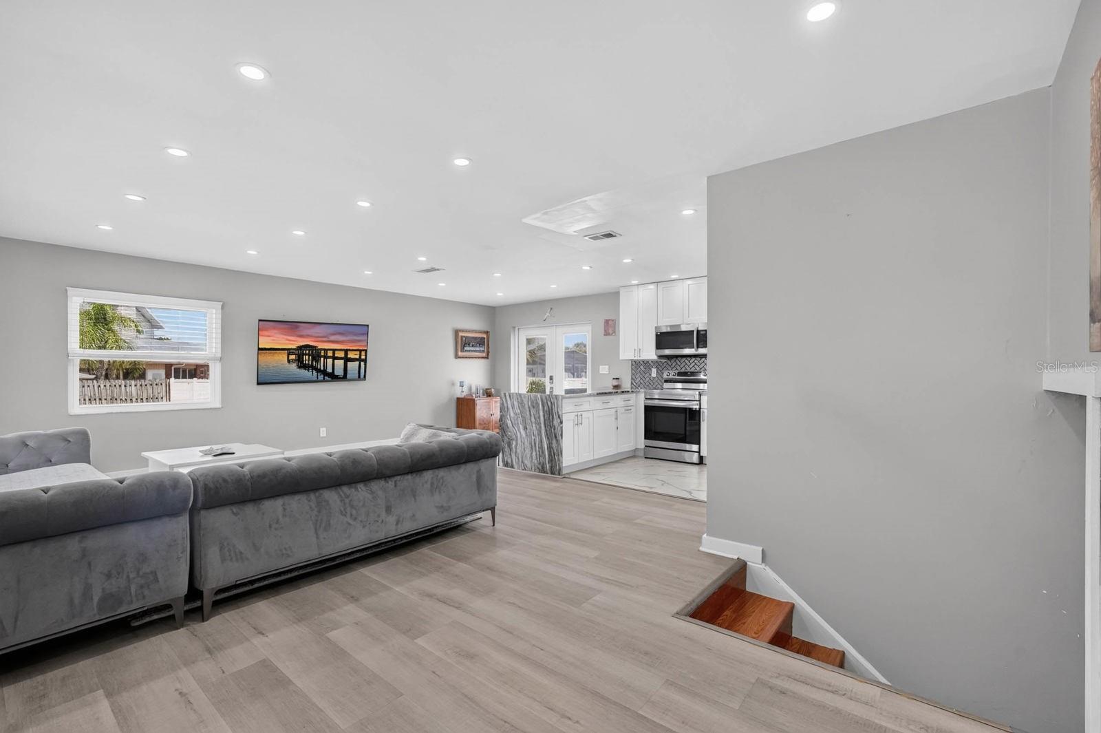 10 TIPPERARY LN — photo 7