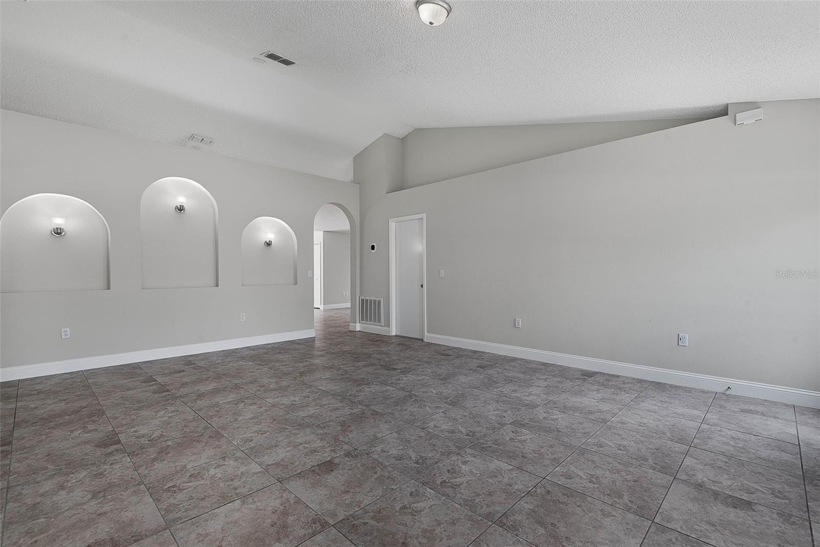 34 FIRETHORN LN — photo 5