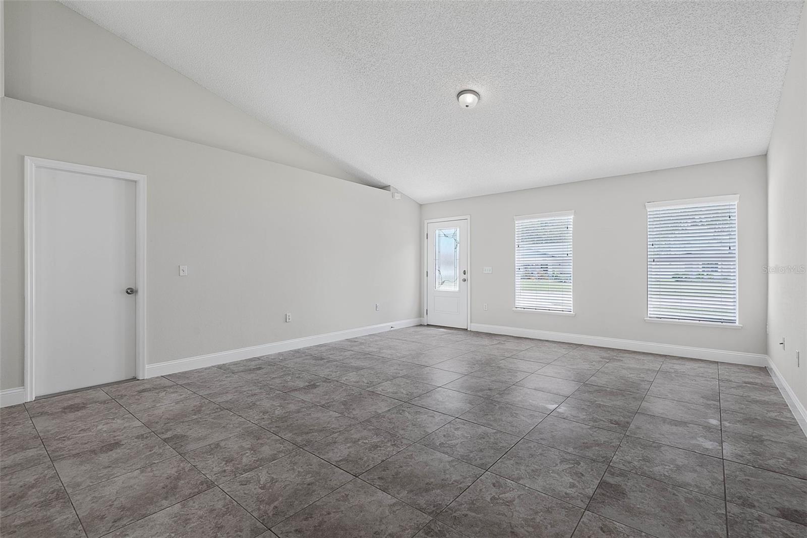 34 FIRETHORN LN — photo 6