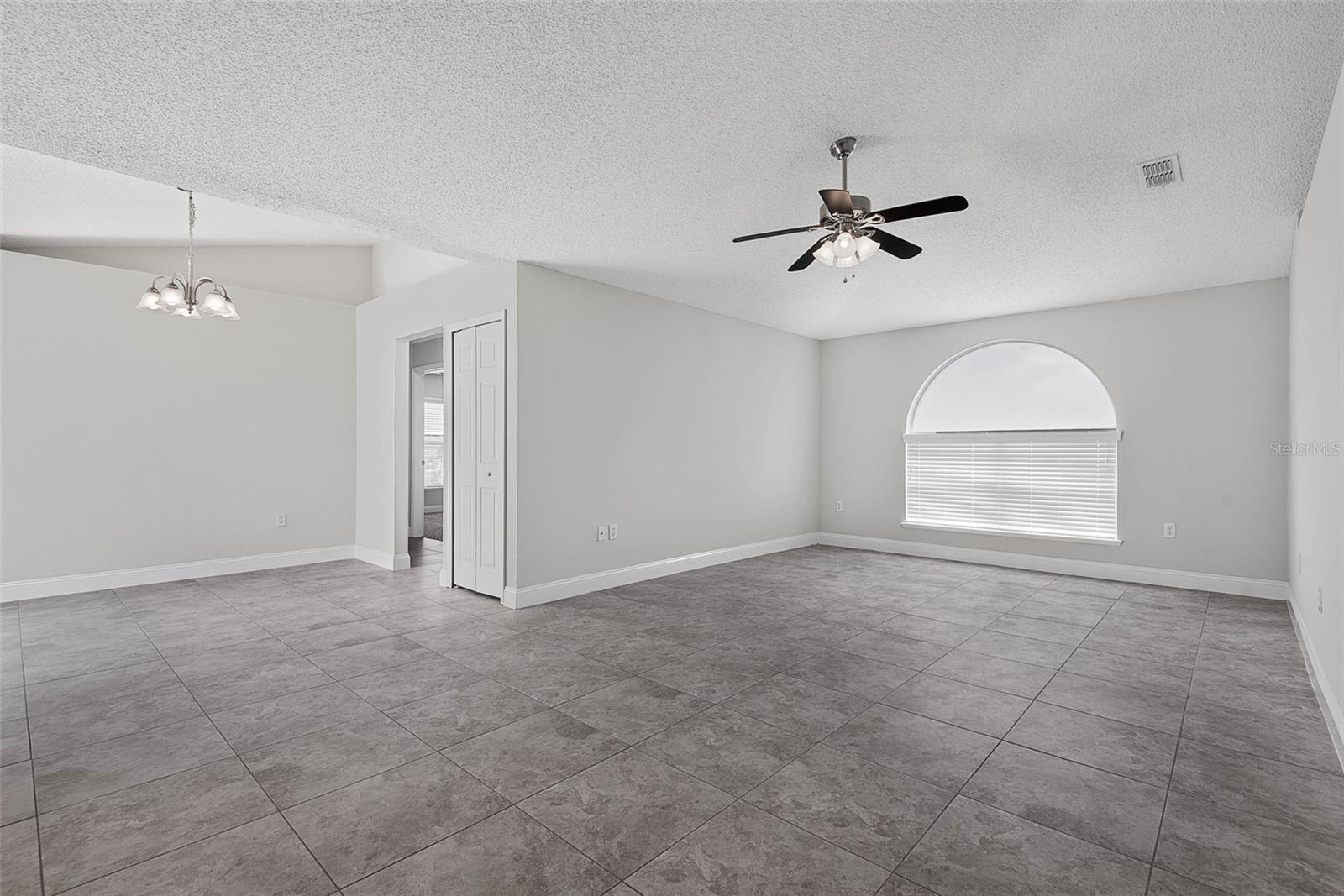 34 FIRETHORN LN — photo 8